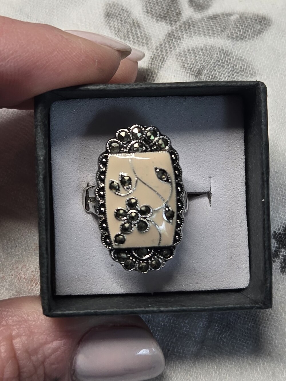Elegant Gold Eletroplated Cream and Black Floral Marcasite Statement Ring